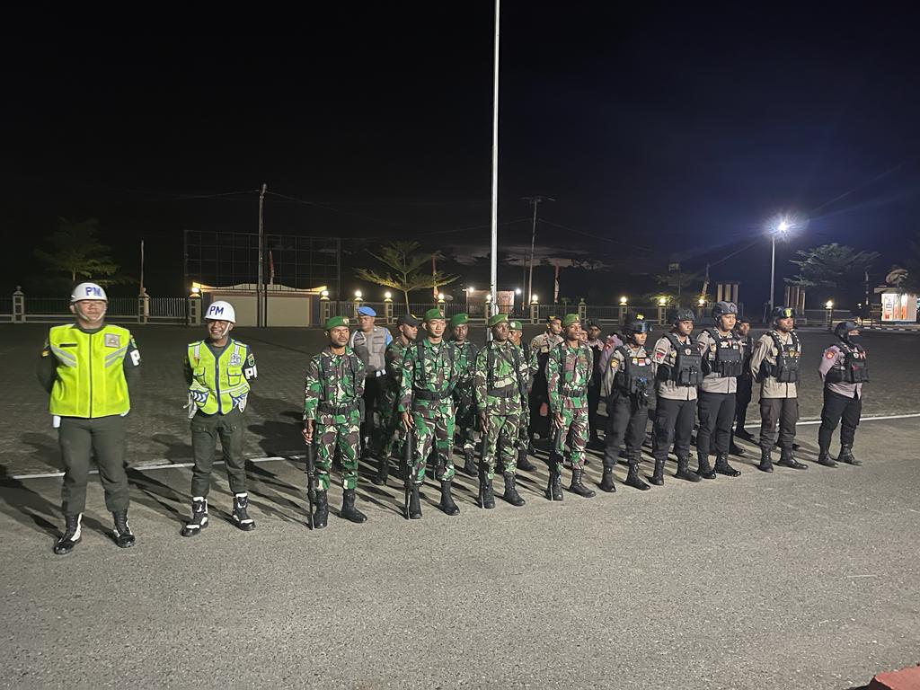 Cegah Gangguan Kamtibmas, Aparat Gabungan TNI/Polri Melaksanakan Patroli Cipta Kondisi di wilayah kabupaten Teluk Bintuni