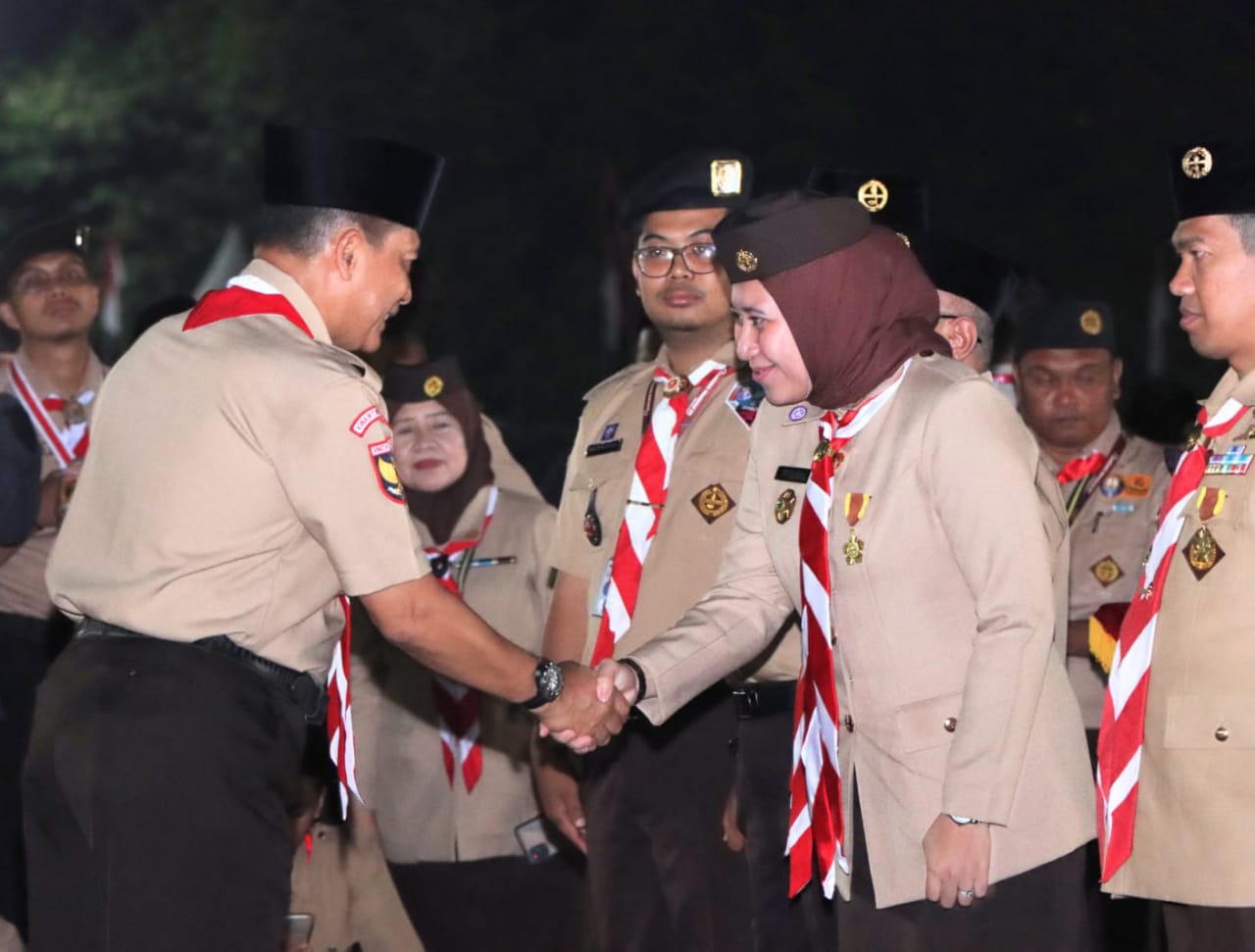 Bupati Inhu Terima Penghargaan Lencana Darma Bakti