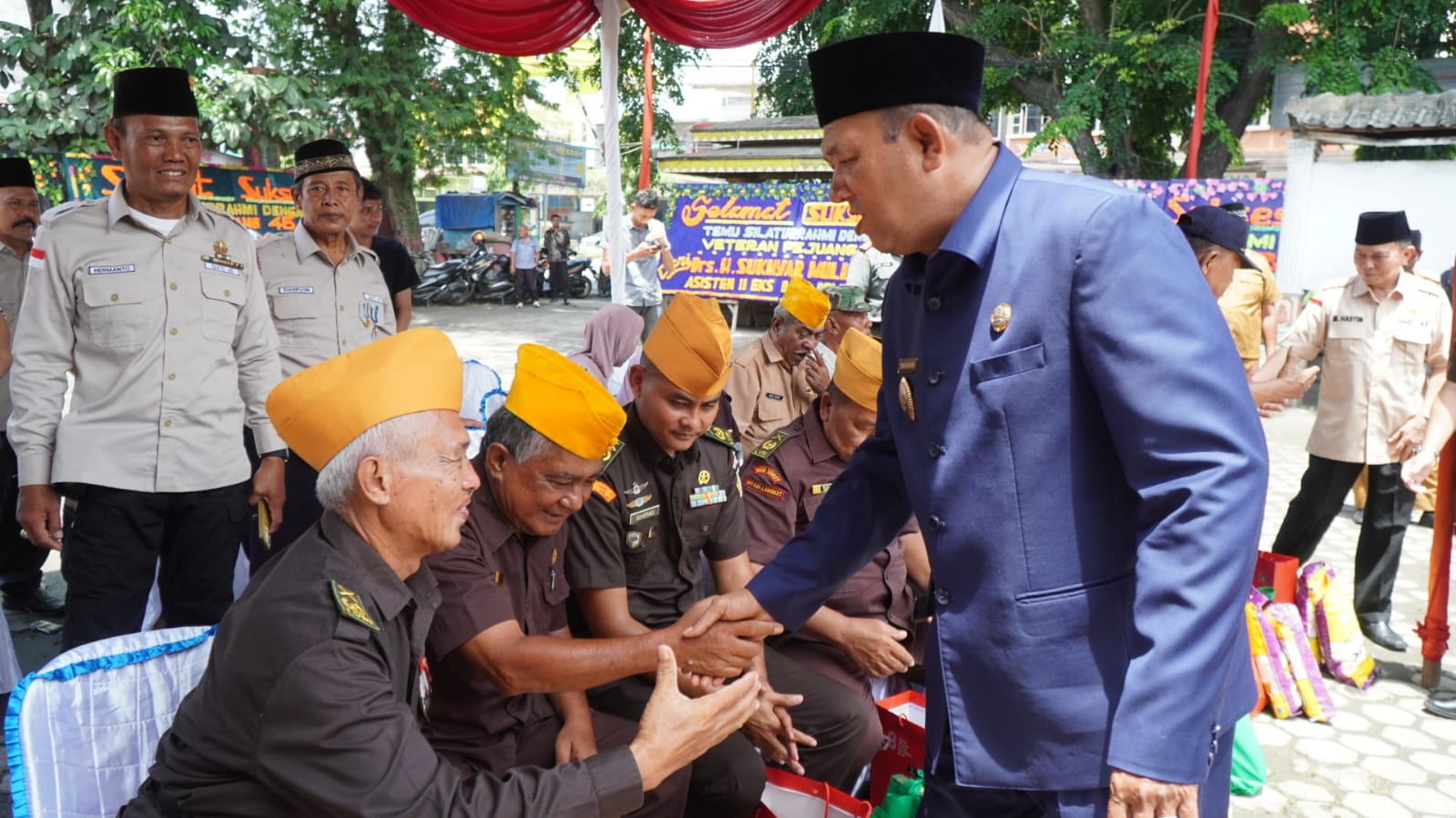 Hadiri Silaturahmi Veteran Pejuang 45, Syah Afandin Ikut Bagikan Sembako