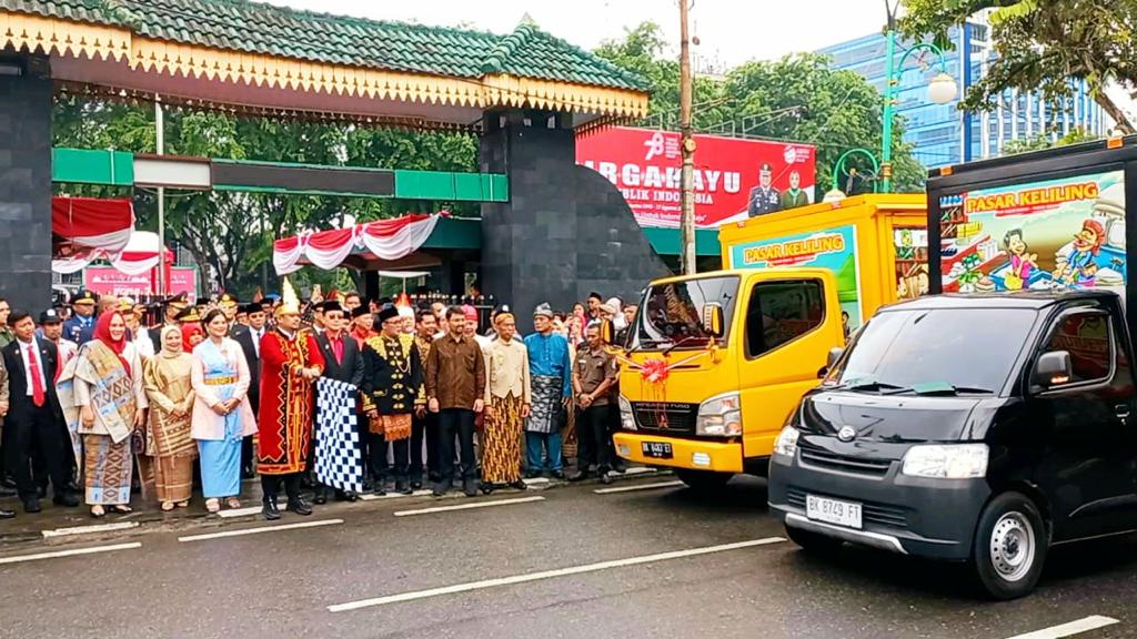 Selepas Upacara Peringatan HUT ke-78 RI, Wali Kota Lepas Armada Pasar Murah Keliling