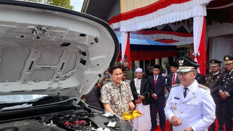 Pj.Bupati Aceh Singkil Serahkan Satu Unit Ambulance Ke Puskesmas Kuta Baharu