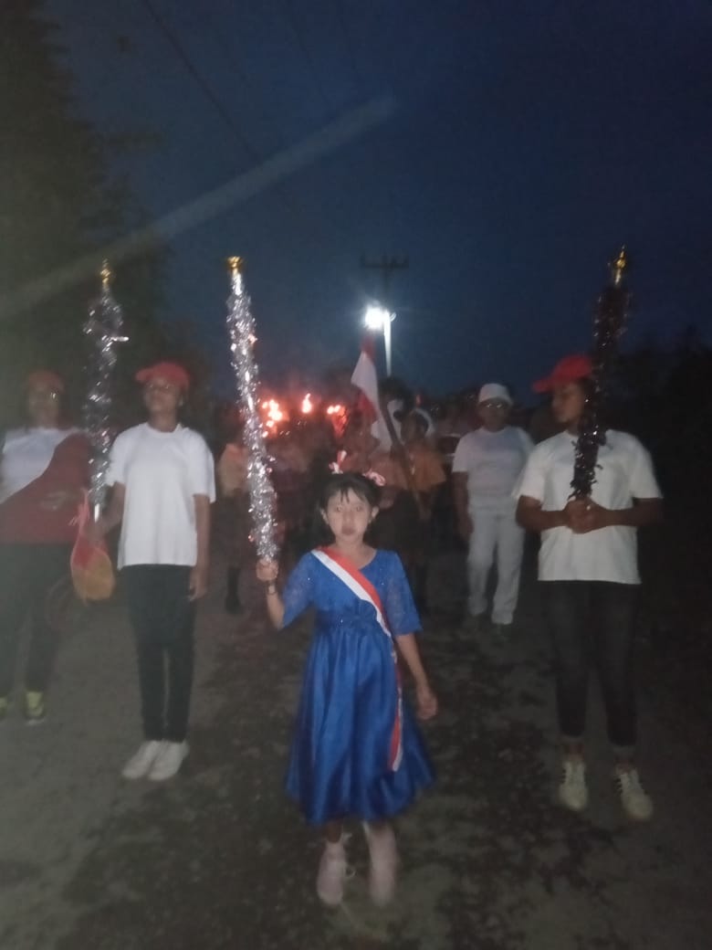 Inovasi Kepsek 173381 Aekraja Meriahkan HUT RI Ke 78 Pawai Obor Gunakan Peralatan Seadanya
