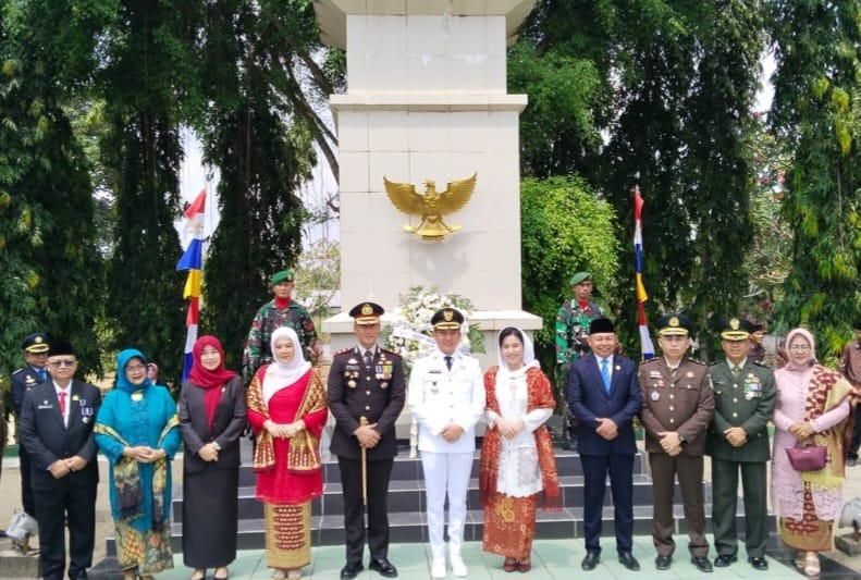 Mengenang Jasa Para Pahlawan, Bupati Ogan Ilir Pimpin Forkopimda Tabur Bunga Di TMP Ksatria Caram Seguguk