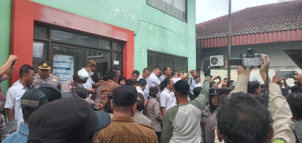 Eksekusi Ricuh, Juru Sita PN Medan Dilempar Kotoran