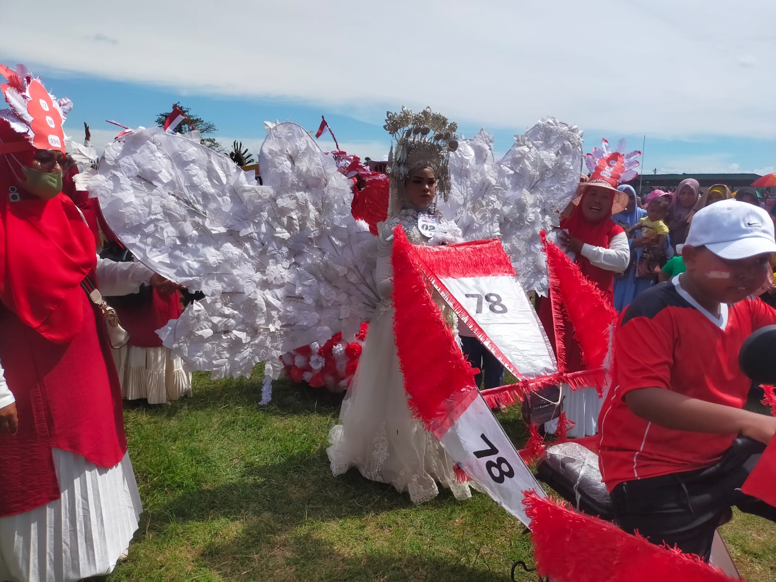 MIN 2 Julok Tampil Beda di Pawai HUT RI ke-78