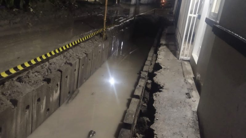 Amburadul, Warga Protes Kontraktor Pengerjaan Proyek Drainase Jalan Jermal 17
