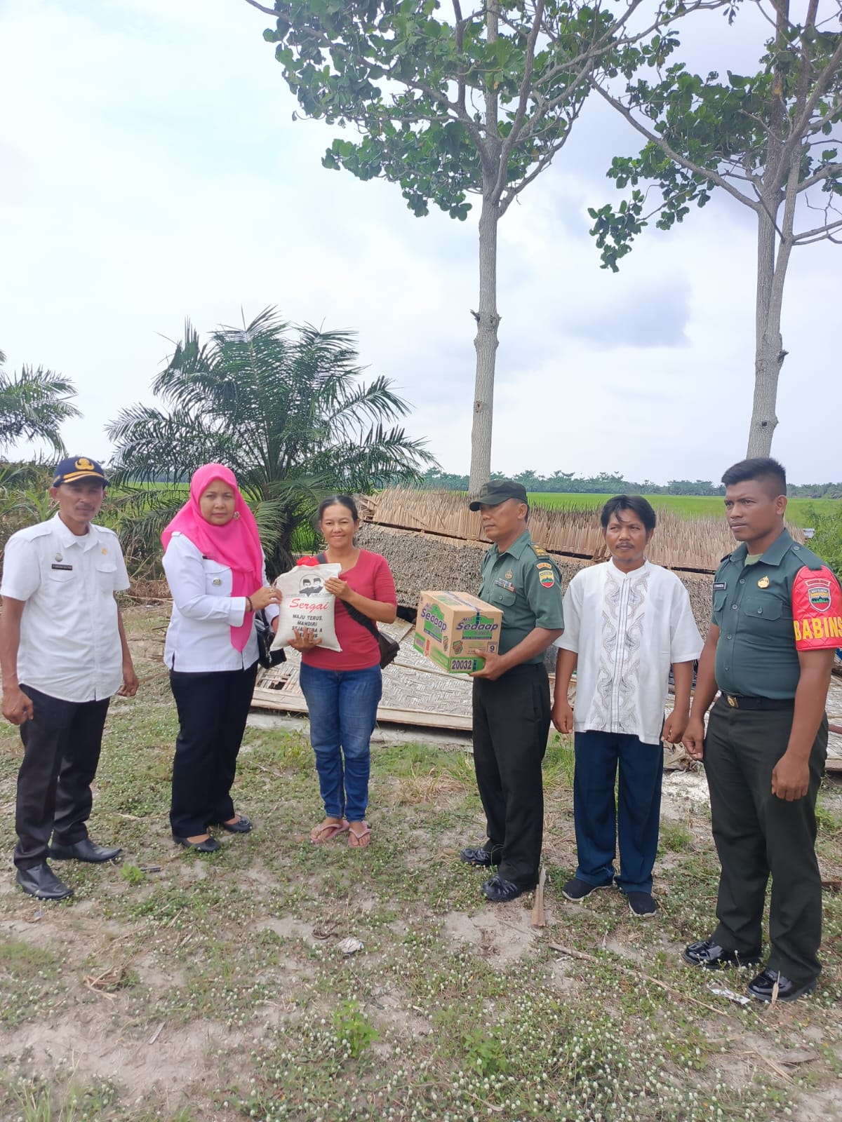 Camat Elmiati Cepat Tanggap Warga Korban Angin Puting Beliung