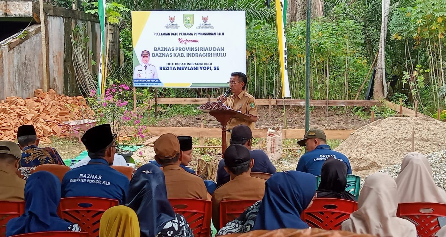 Bupati Inhu Lakukan Peletakan Batu Pertama Pembangunan RTLH