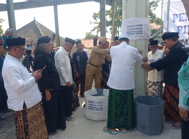 Empat Soko Guru Waliyullah Masjid Agung Kendal Dipasang, Ini Harapan Ketua Takmir KH. Asro’i