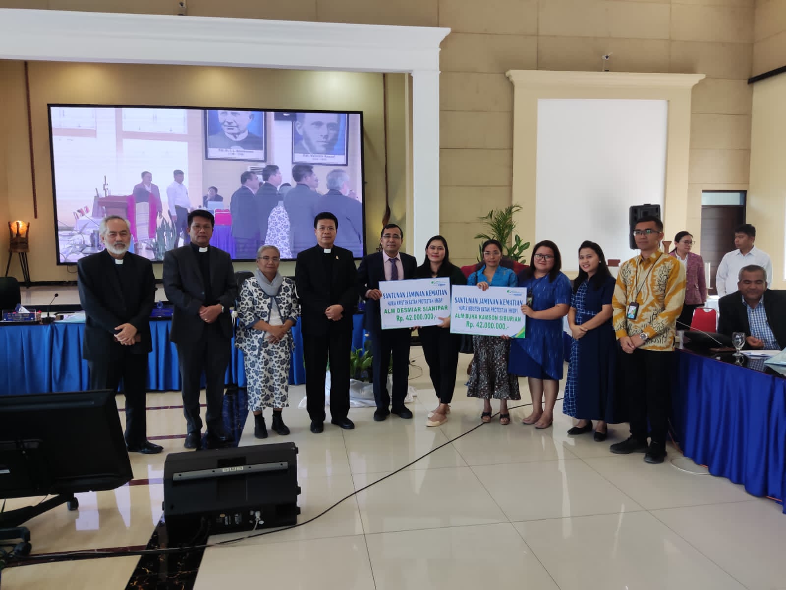 BPJAMSOSTEK Pematangsiantar Serahkan Santunan Kepada Ahli Waris Gereja HKBP