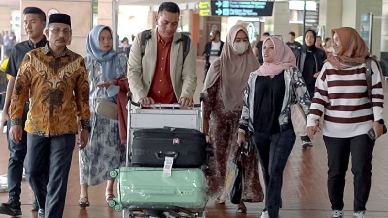 Ibunda Imam Masykur Mencari Keadilan ke Jakarta, disambut Haji Uma dan Tim Advokat Hotman Paris