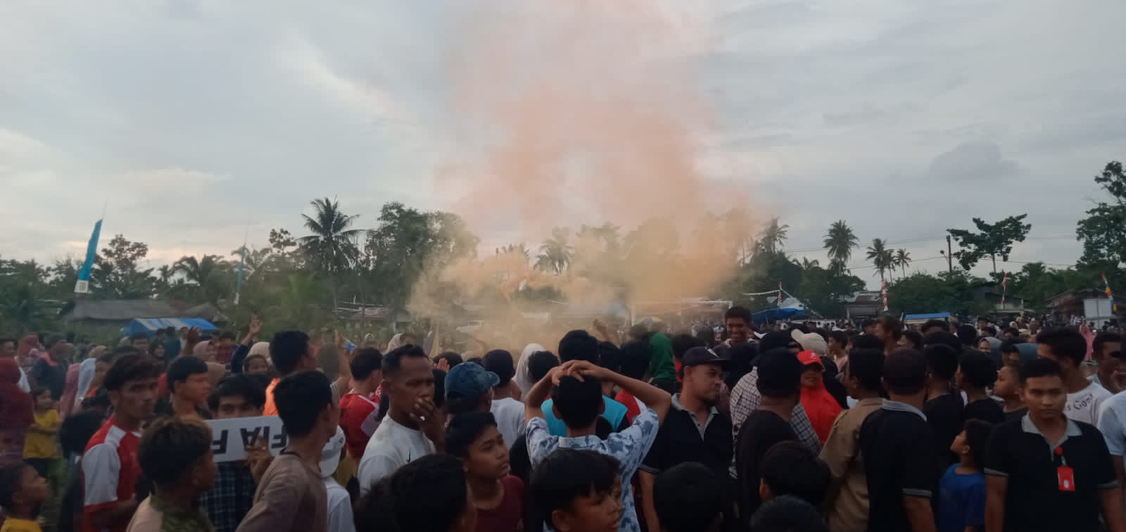 Ribuan Warga Antusias Nonton Final Turnamen Bokiam Pemdes Petaring 2023