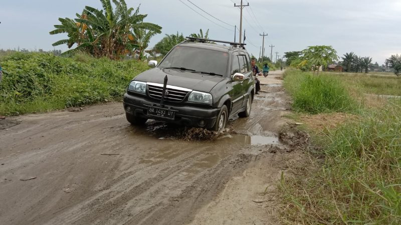 Kecelakaan Sering Terjadi di Jalan Berlobang, Masyarakat Teluk Mengkudu Minta Pemerintah Perbaiki