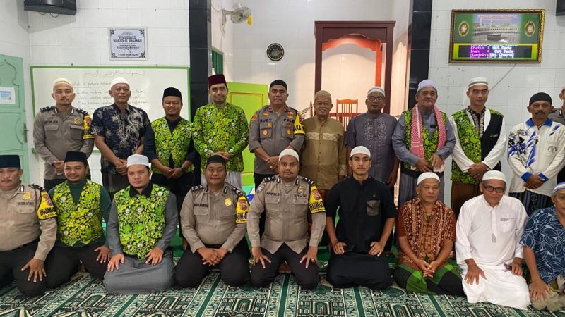 Polres Tanjung Balai Tausiyah Gerakan Sholat Subuh