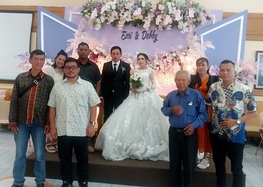 Para Tim Redaksi Media di Sumut Ucapkan Selamat Menempuh Hidup Baru Untuk Ezri dan Debby