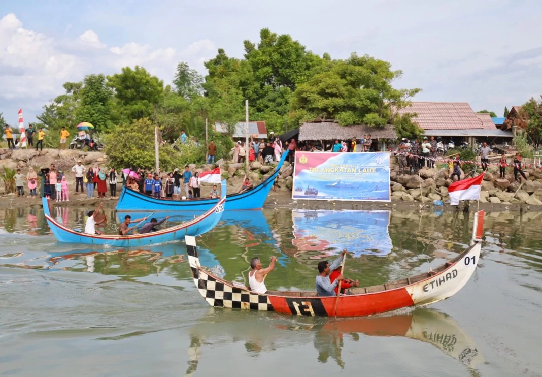 Lanal Lhokseumawe Gelar Lomba Perahu Dayung Tradisional Semarakkan HUT TNI AL KE-78