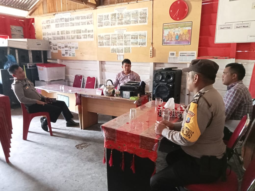 Kapolsek Parmonangan Dan Babinkamtibmas Lakukan Giat Sambang Ke Desa Sisordak Dan Lobusunut