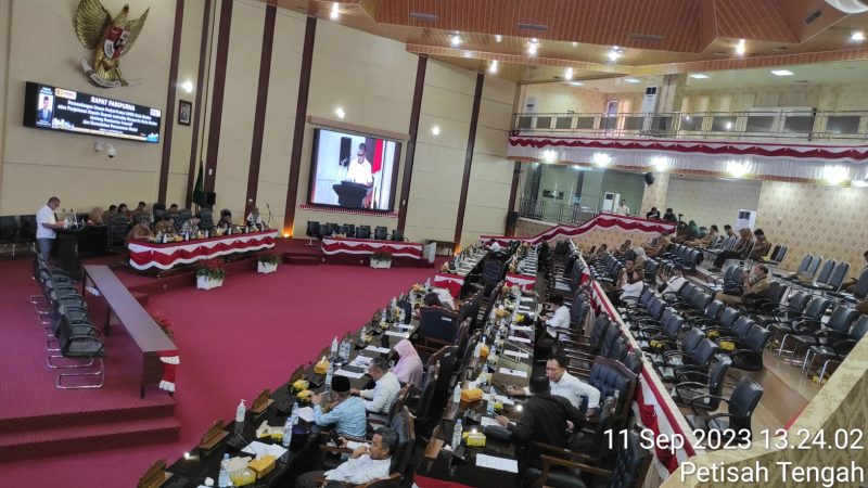 Saat Rapat Paripurna Berlangsung, Banyak Anggota Dewan Tinggalkan Kursinya