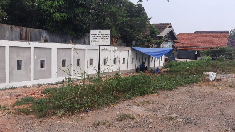 Tanpa Ada Koordinasi, Warga Keluhkan Pembangunan Pagar Tembok Menutupi Permukiman Di Sepanjang Jalan Haji Husni 2 Ulu