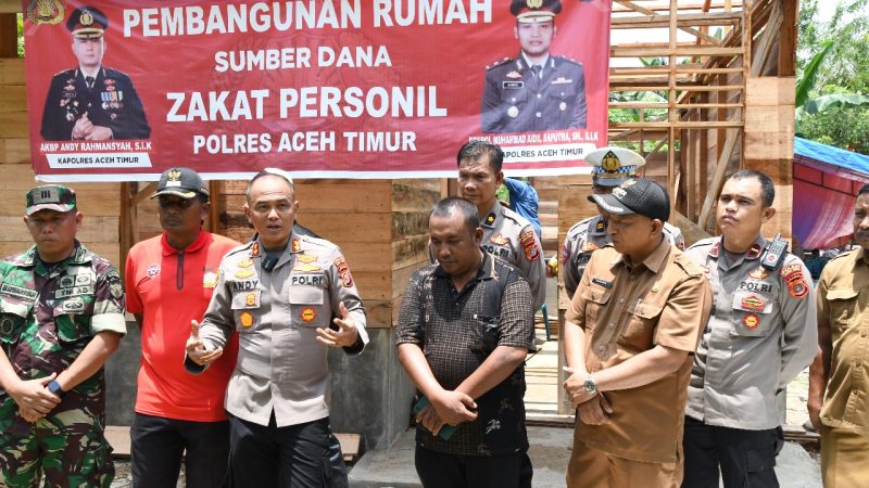 Kapolres Aceh Timur Pimpin Gotong Royong Bangun Rumah Warga Peureulak Barat