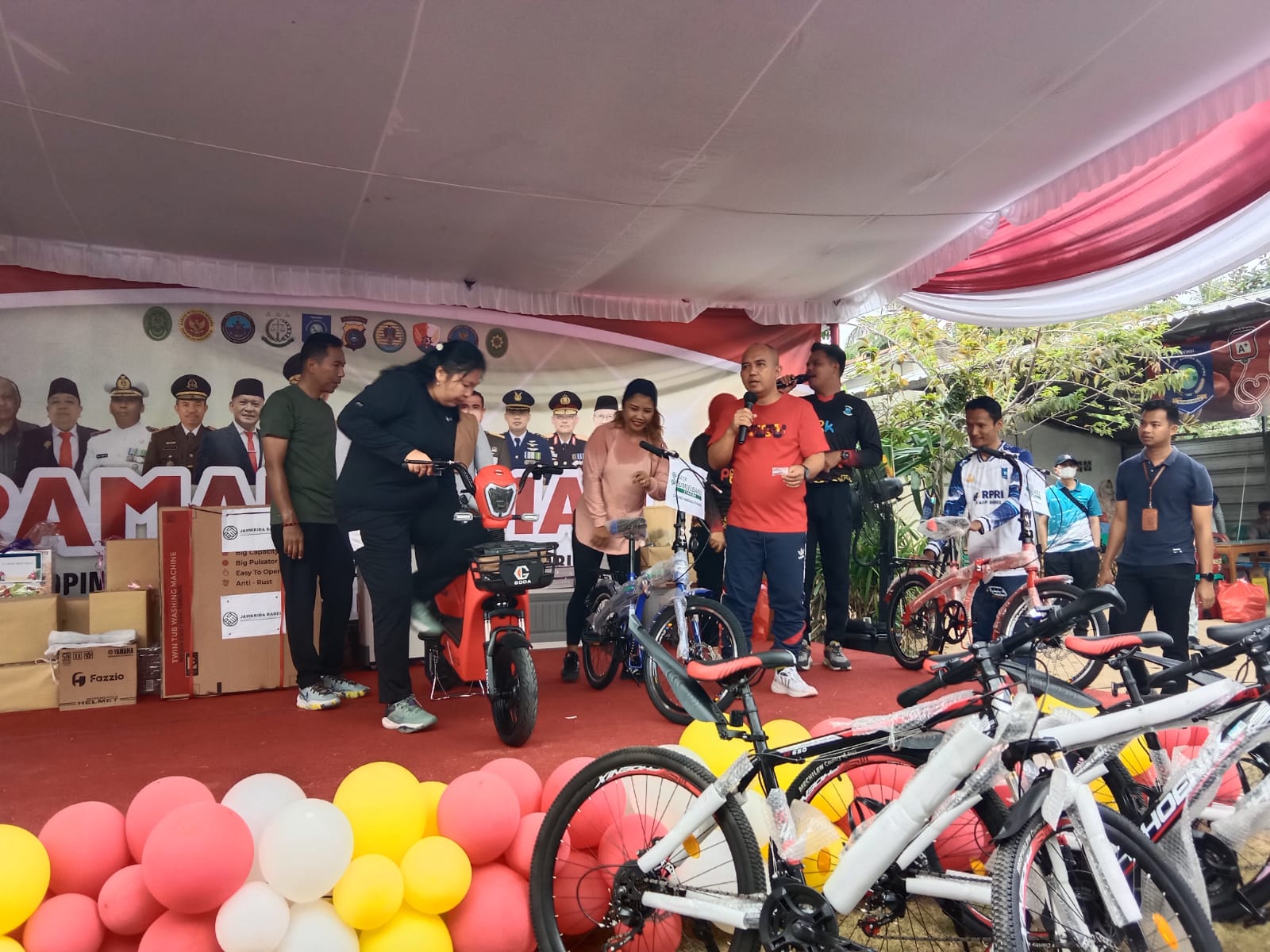 Pesankan Kebugaran Jasmani, Wako Pangkalpinang dan Pj Gubernur Babel Kompak Senam Pagi Di Kelurahan Bacang