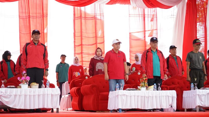 Semangat Beri Hormat Dan Menyapa Peserta Pawai Baris Berbaris, Wako Molen Pesankan Mental Yang Tangguh