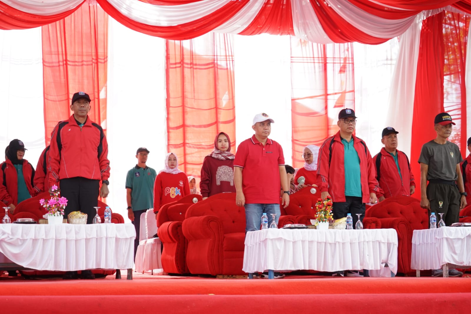 Semangat Beri Hormat Dan Menyapa Peserta Pawai Baris Berbaris, Wako Molen Pesankan Mental Yang Tangguh