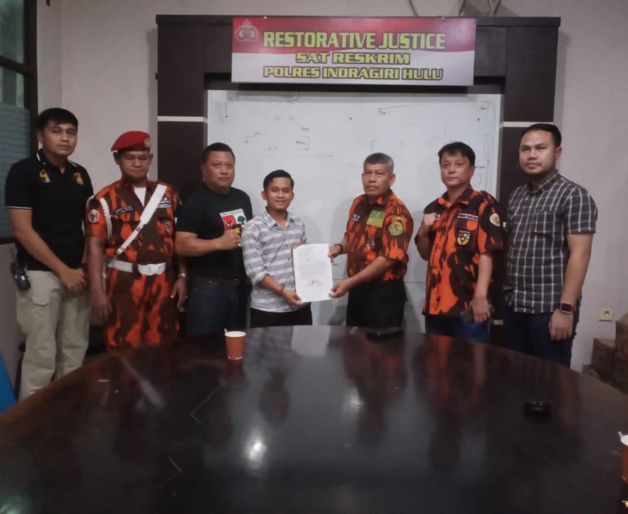 Polres Inhu Mediasi Kesalah-Pahaman Penurunan Baliho Ormas