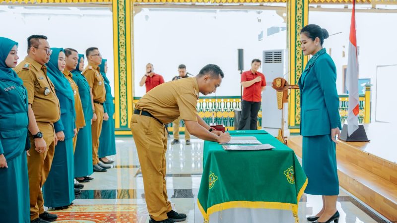 Lantik Ketua TP PKK & Bunda PAUD Kecamatan, Ny Kahiyang Ayu: Jalankan Tugas Penuh Tanggung Jawab!