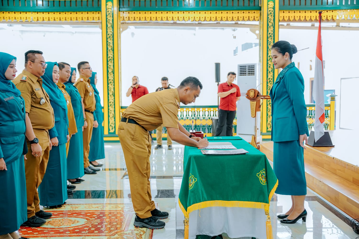 Lantik Ketua TP PKK & Bunda PAUD Kecamatan, Ny Kahiyang Ayu: Jalankan Tugas Penuh Tanggung Jawab!