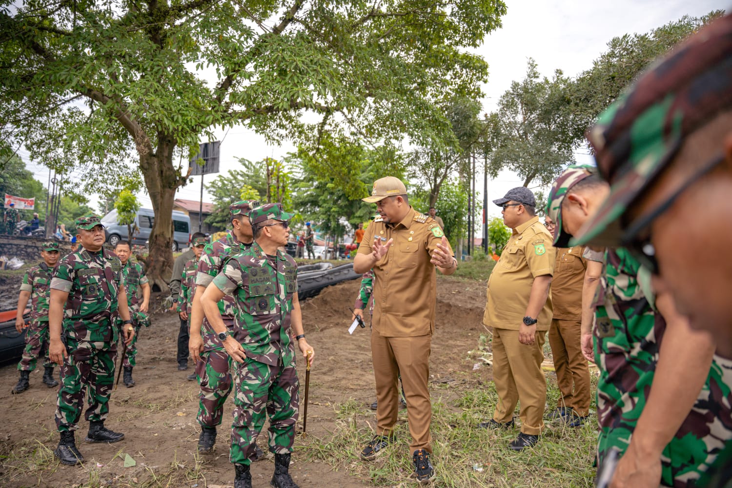 Tinjau Lokasi Gotong Royong, Bobby Nasution Bersama Pangdam I/BB Susuri Sungai Deli Medan