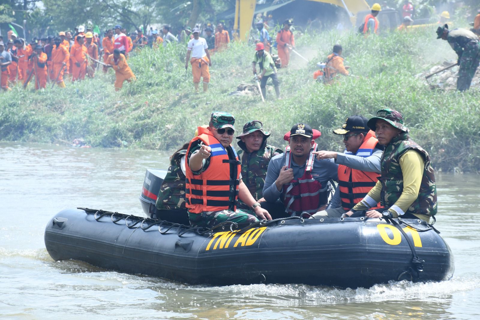 Kehadiran KASAD Bersama Walikota Medan, Dandim 0201/Medan Menambah Semangat Seluruh Pasukan Gotong Royong