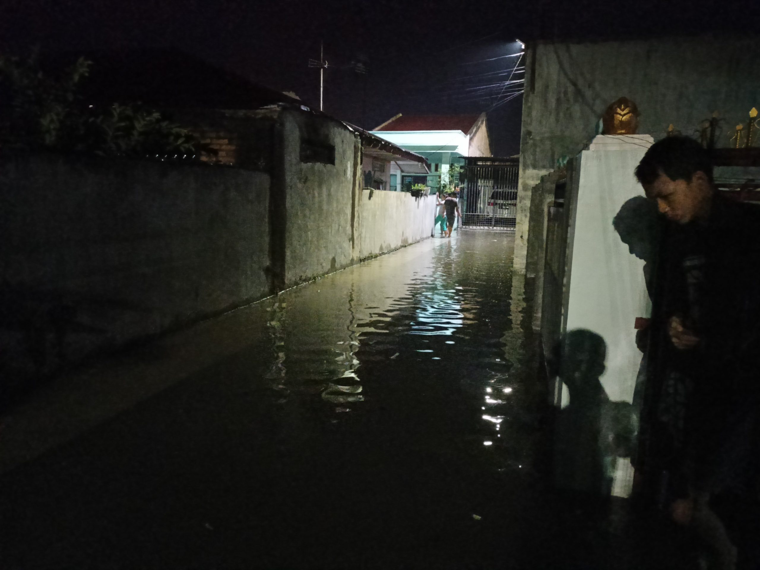 Akibat Hujan Deras, Sungai Meluap, Gang Sejahtera Kebanjiran