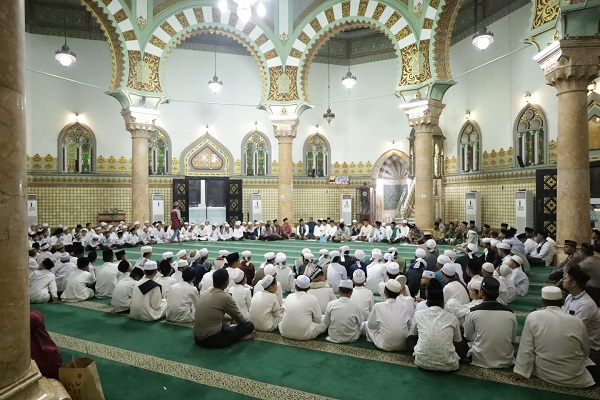 Merawat Tradisi Ratib Al Haddad Kesultanan Deli, Polda Sumut Ajak Ponpes Mengaji di Masjid Raya Almashun