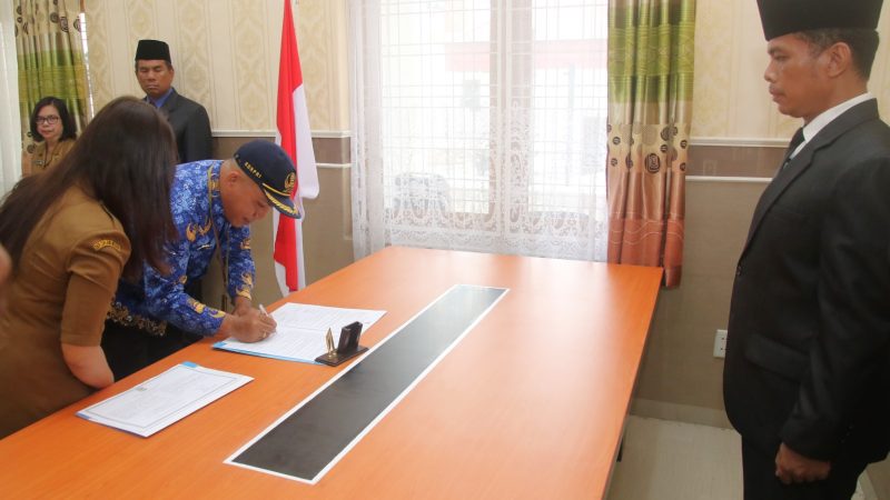 Wali Kota Diwakili Asisten Pemerintahan Bidang Kesra Lantik Pejabat Administrator dan Fungsional Kota Pematang Siantar