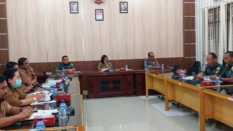 Wali Kota Pematang Siantar Diwakili Staf Ahli Bidang Pemerintahan Bersama Forkopimda Gelar Rapat Persiapan Pertandingan Persahabatan Sepak Bola Apeksi Komwil 1