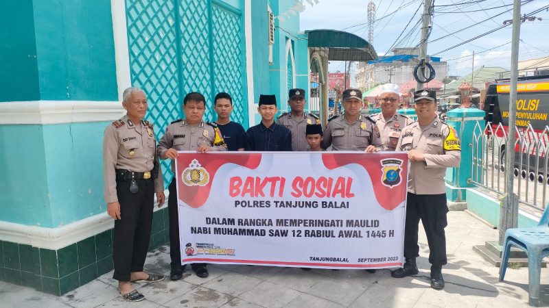 Memperingati Maulid Nabi Muhammad SAW 1445 H Polres Tanjung Balai Bakti Sosial Bersihkan Mesjid
