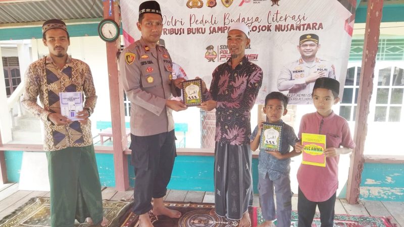 Kapolsek Syamtalira Bayu Berikan Bantuan Al-qur,an Ke Dayah Rauzatul Muta’alimin Al Aziziyah