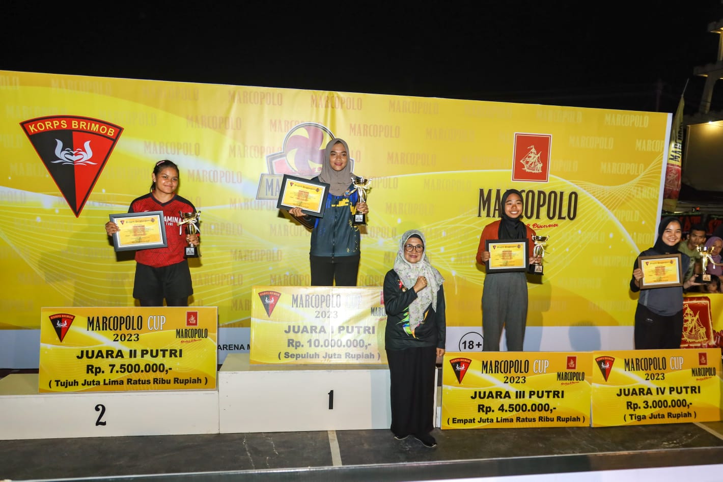 Wali Kota Bersama Ketua Dekranasda Hadiri Acara Penutupan Turnamen Bola Voli Marcopolo Cup Piala Dansat Brimob Polda Sumut