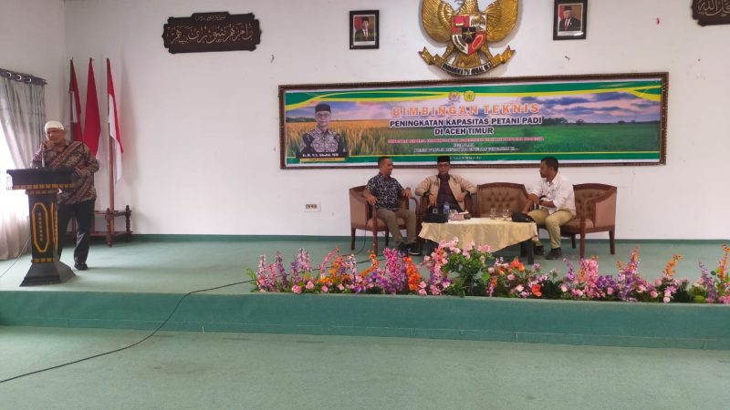 Ir.H.TA.Khalid,MM Anggota DPR RI Komisi IV Buka Bimtek Kapasitas Petani Padi Di Pondopo Aceh Timur