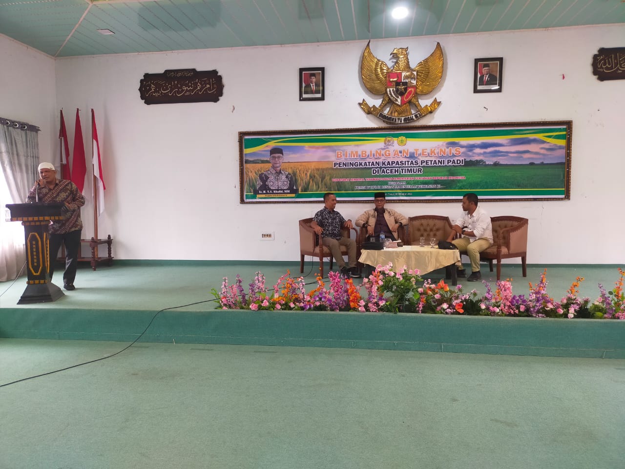 Ir.H.TA.Khalid,MM Anggota DPR RI Komisi IV Buka Bimtek Kapasitas Petani Padi Di Pondopo Aceh Timur