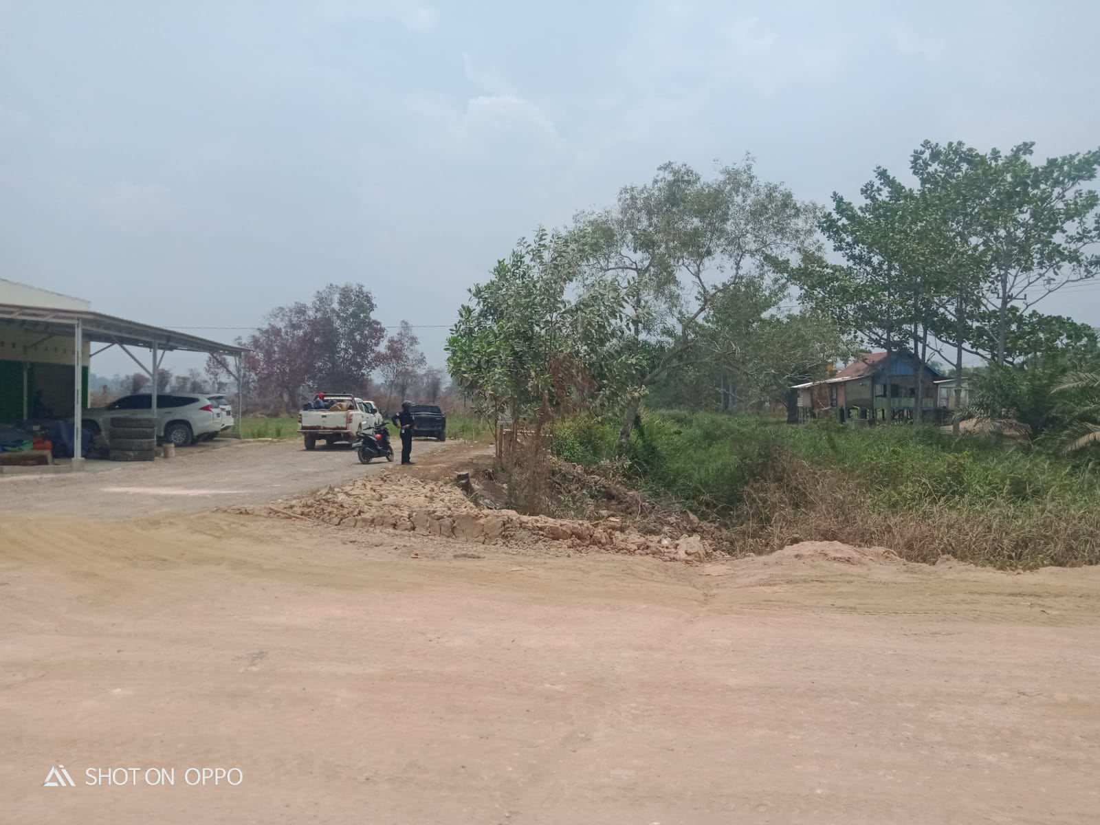 Diduga Penimbunan Ilegal, Warga Resah Debu Berterbangan Memcemari Permukiman Warga Dan Perusahaan