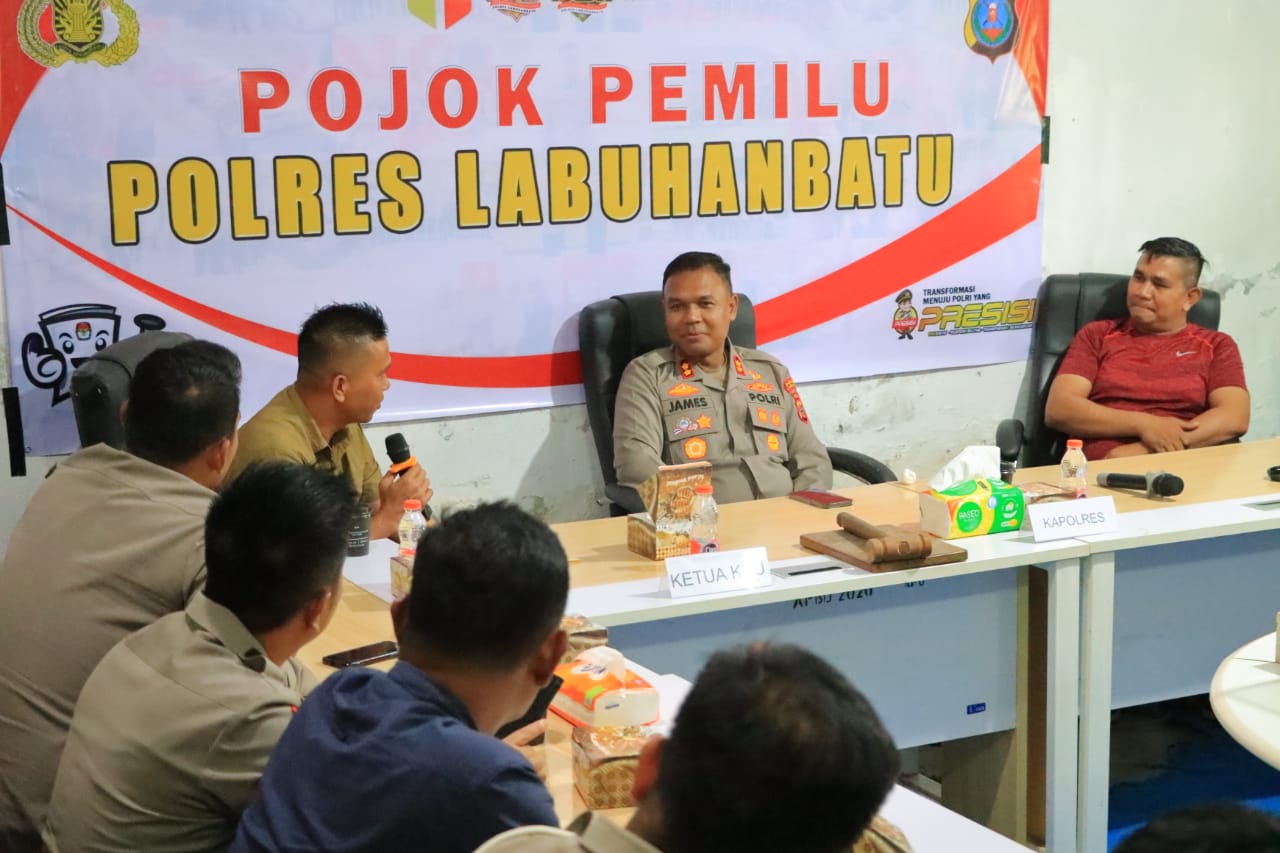 Polres Labuhanbatu Dengan KPU Labura Beserta Bawaslu Labura Laksanakan Pojok Pemilu