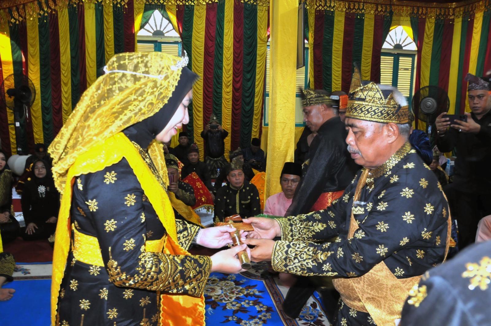 Wujud Kemajuan Kebudayaan Melayu, Bupati Inhu Rezita Meylani Yopi SE Terima Gelar Datuk Seri Setia Amanah