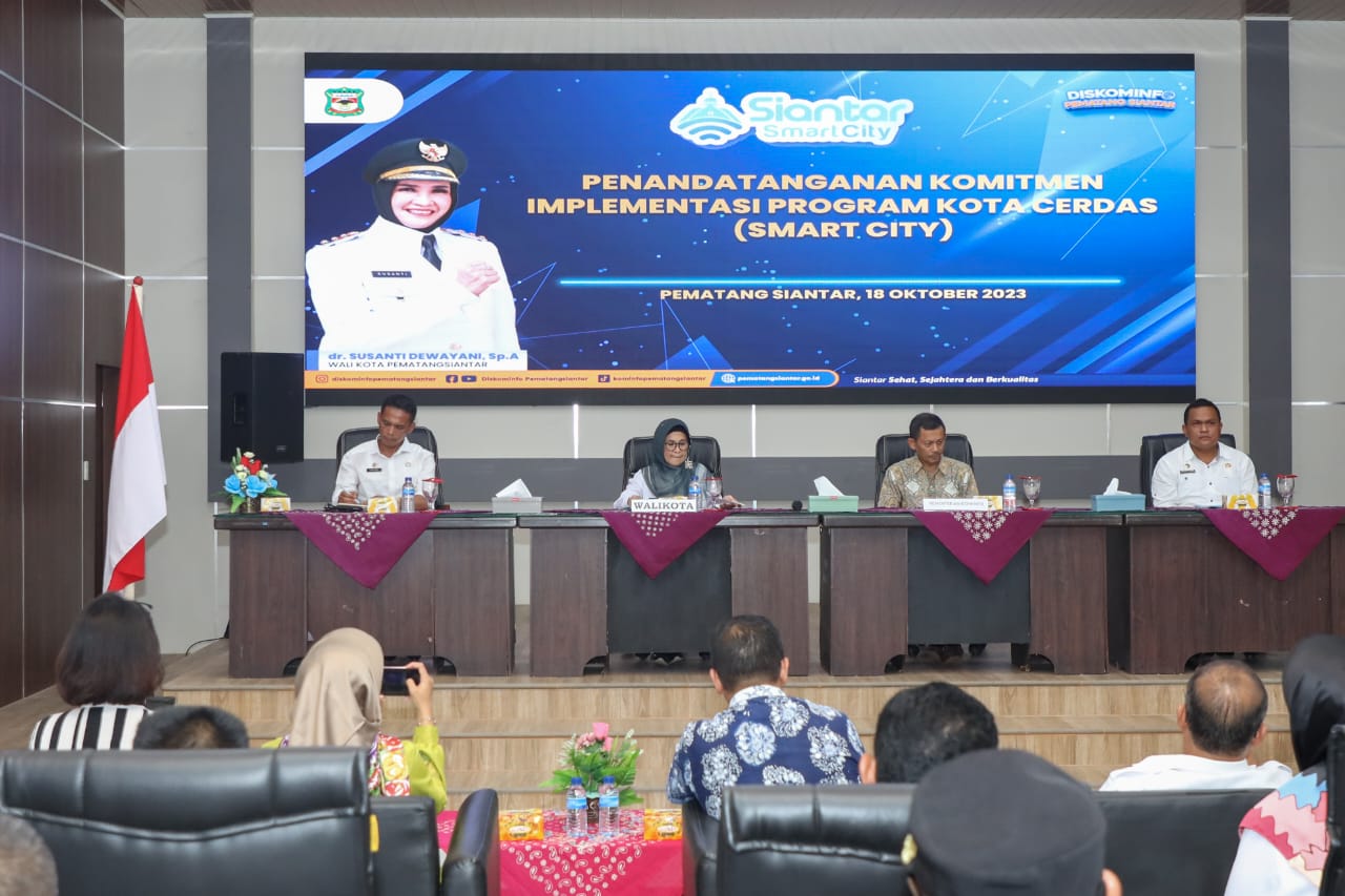 Wali Kota dr Susanti Dewayani, SpA Hadiri Acara Penandatanganan Komitmen Implementasi Program Smart City