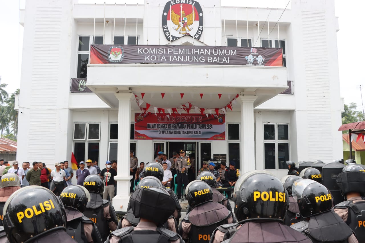 Polres Tanjung Balai Gelar Simulasi Pengawalan Kotak Suara dan Pengamanan Unjuk Rasa