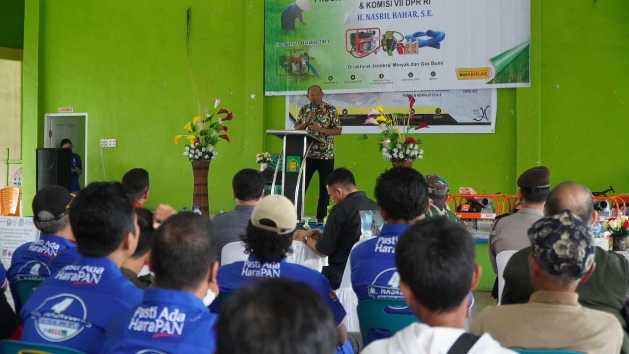 Terima Batuan Ratusan Alat Pertanian, Syah Afandin Berterima Kasih ke Kementrian ESDM & Anggota DPR RI Nasril Bahar