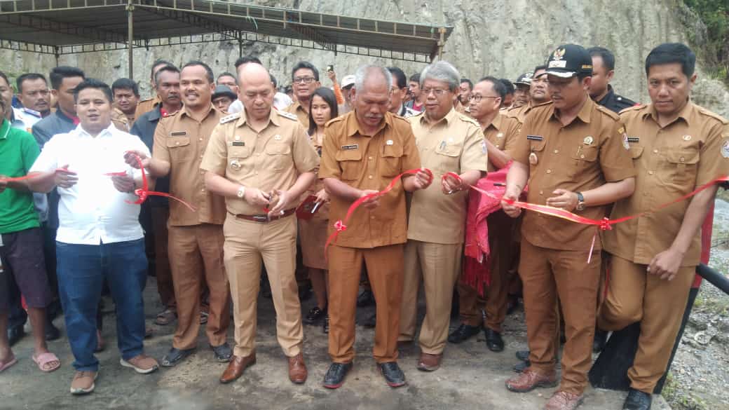 Bupati Taput Resmikan Jembatan Ir. Soekarno Di Dusun Silando Muara