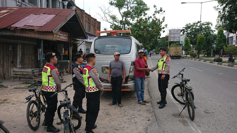 Patroli Bersepeda Sat Samapta Polres Langsa Himbau Warga Untuk Tidak Mudah Terprovokasi Dengan HOAX