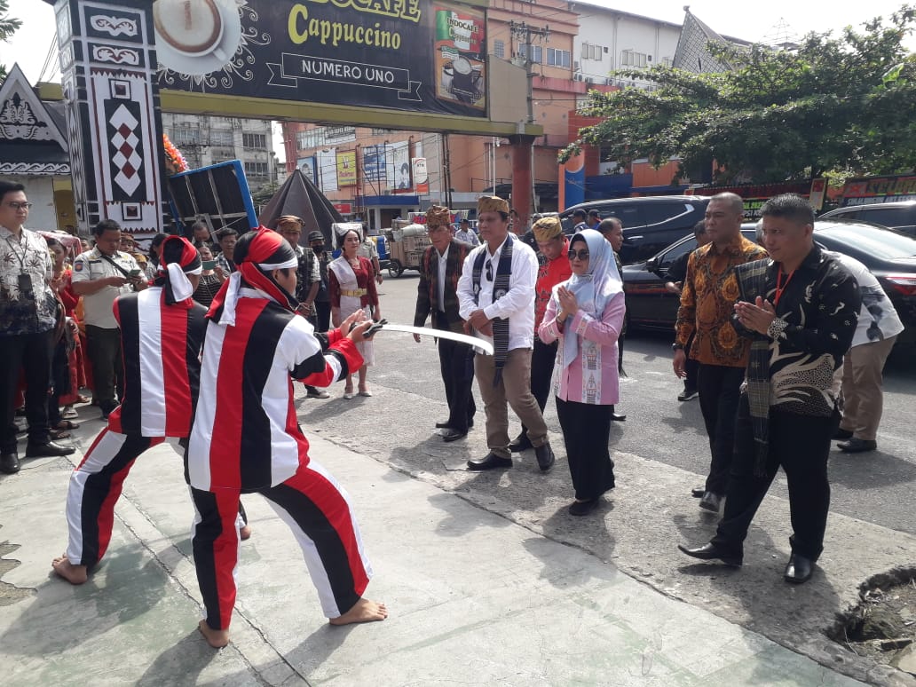 Wali Kota dr Susanti Dewayani, SpA Buka Simalungun Art Festival dan Pagelaran Seni Korps Senior HIMAPSI Korda Pematang Siantar